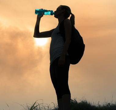 Hidratación real – por qué el agua no basta (y lo que nadie te dice sobre los electrolitos)